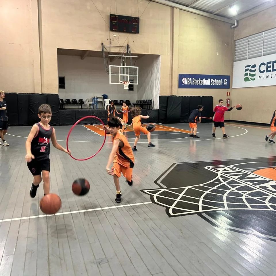 Escola de basquete no bairro Buritis - NBA Basketball School